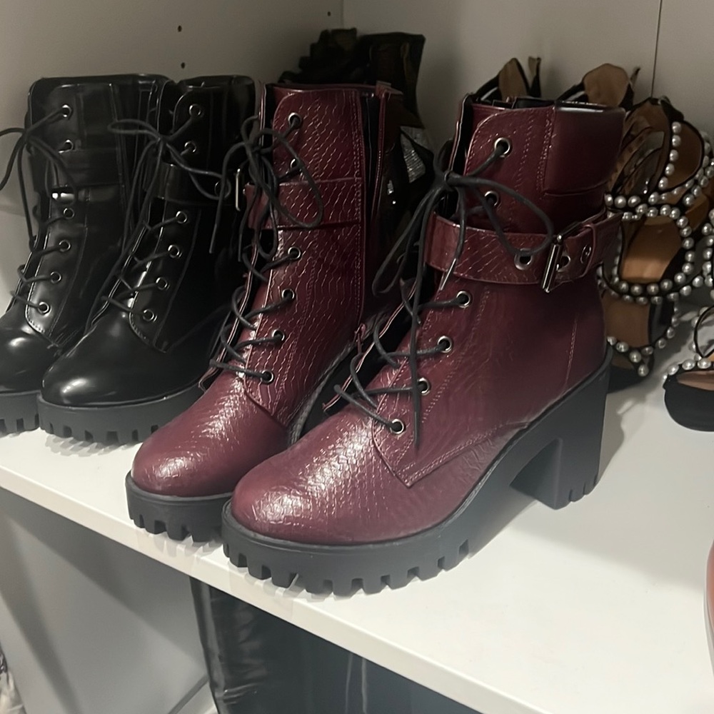 Madden girl laced up ankle booties!